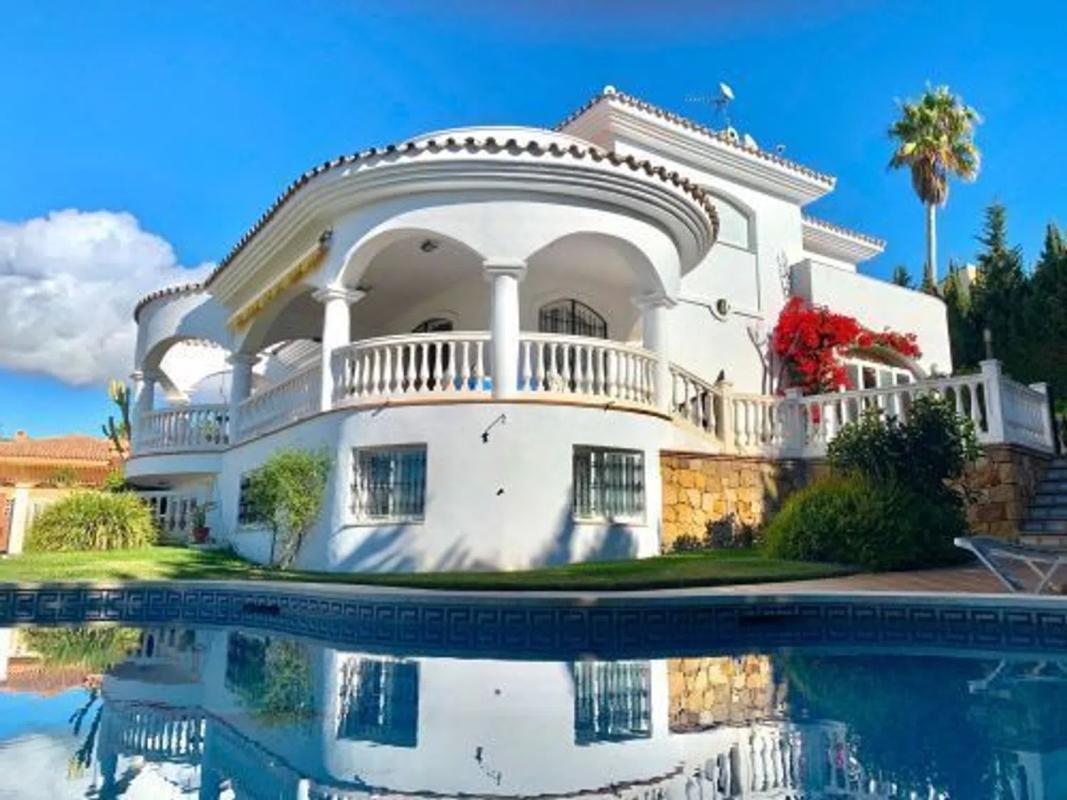 Продажа отдельного шале в Barrio Hacienda Torrequebrada, Бенальмадена photo 2