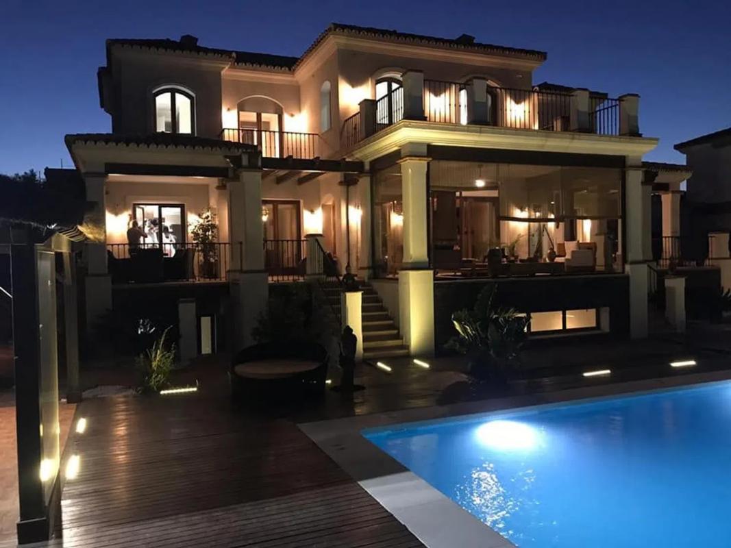 Продажа отдельного шале в Calle tubalitas, 107, Манильва photo 1
