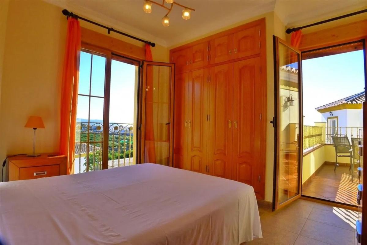 Продажа отдельного шале в  Avda Pescia - Ctra de Frigiliana, Нерха photo 2