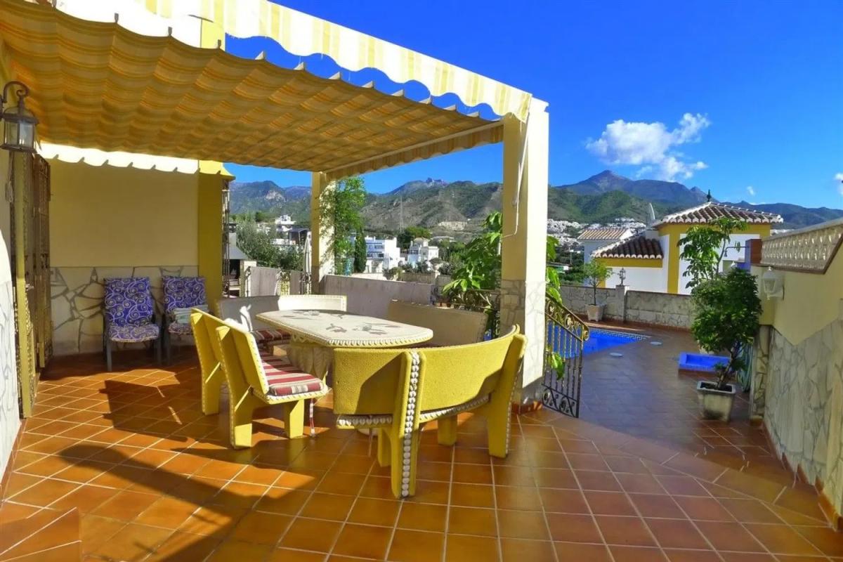 Продажа отдельного шале в  Avda Pescia - Ctra de Frigiliana, Нерха photo 3