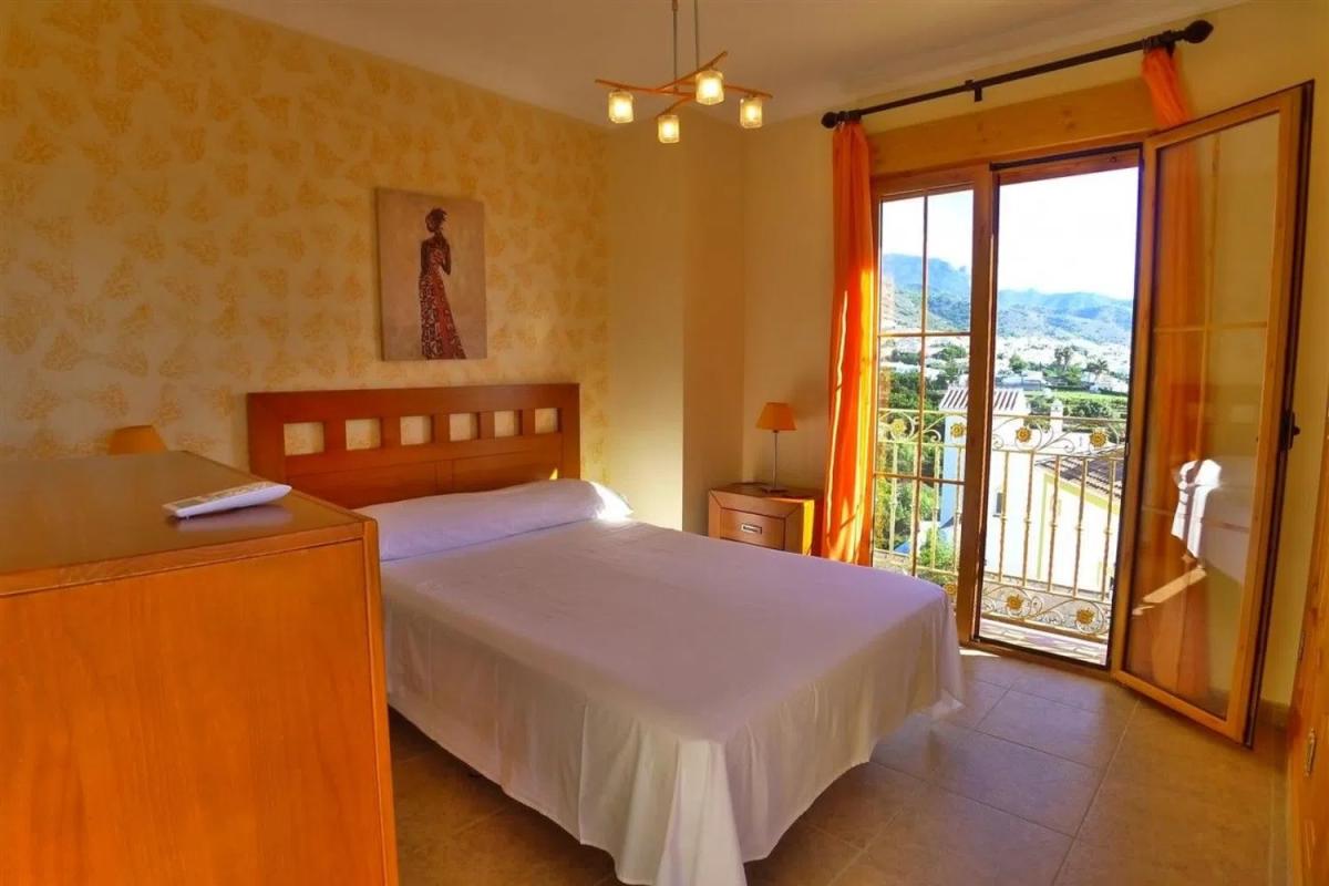 Продажа отдельного шале в  Avda Pescia - Ctra de Frigiliana, Нерха photo 4