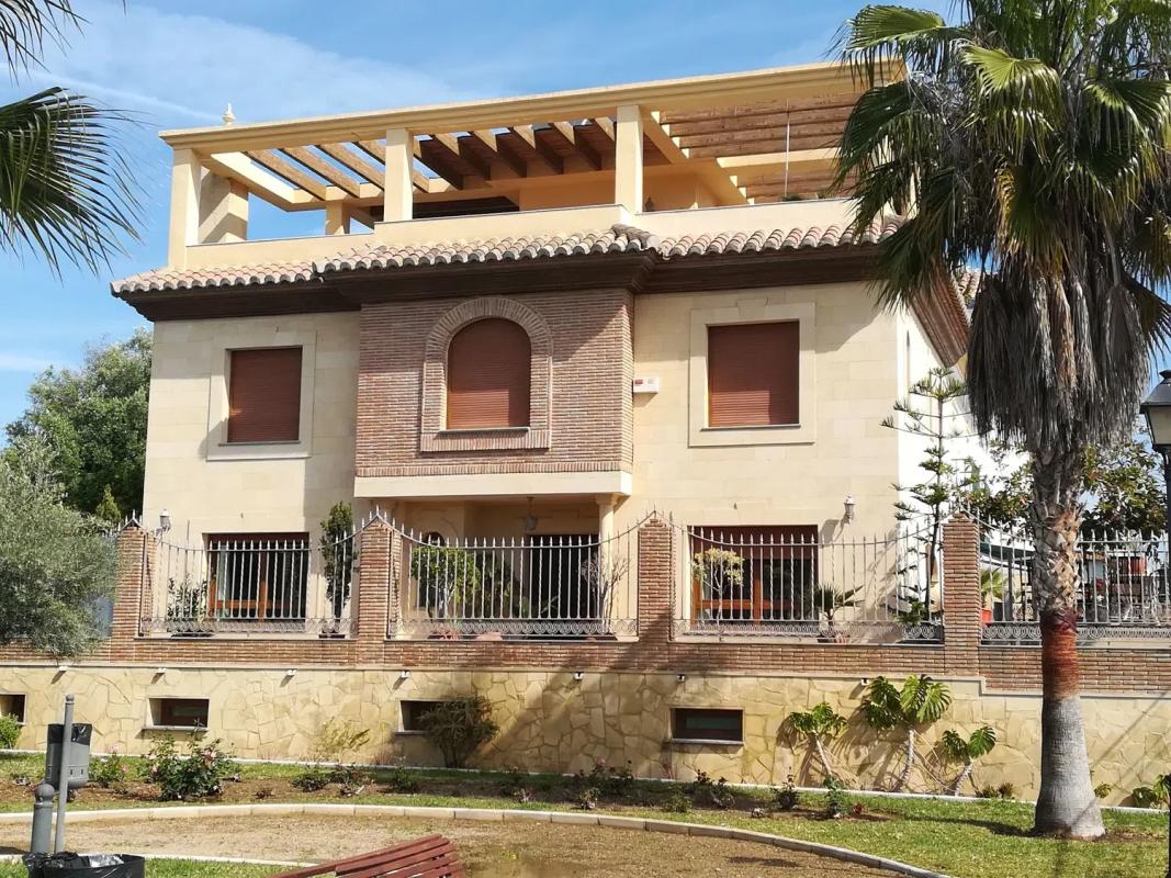 Продажа отдельного шале в Avenida Villa de Madrid, 38 A, Велес-Малага photo 2