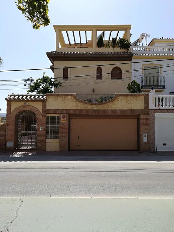 Продажа отдельного шале в Avenida Villa de Madrid, 38 A, Велес-Малага photo 5