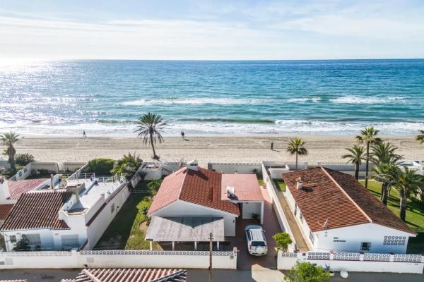 Detached villa for sale in  Urbanización Real de Zaragoza, 4 C, Marbella photo 1