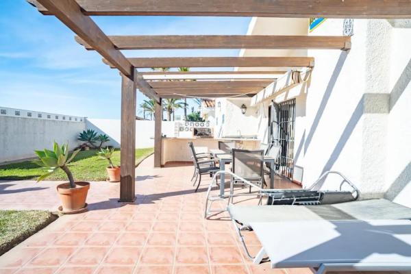 Detached villa for sale in  Urbanización Real de Zaragoza, 4 C, Marbella photo 3