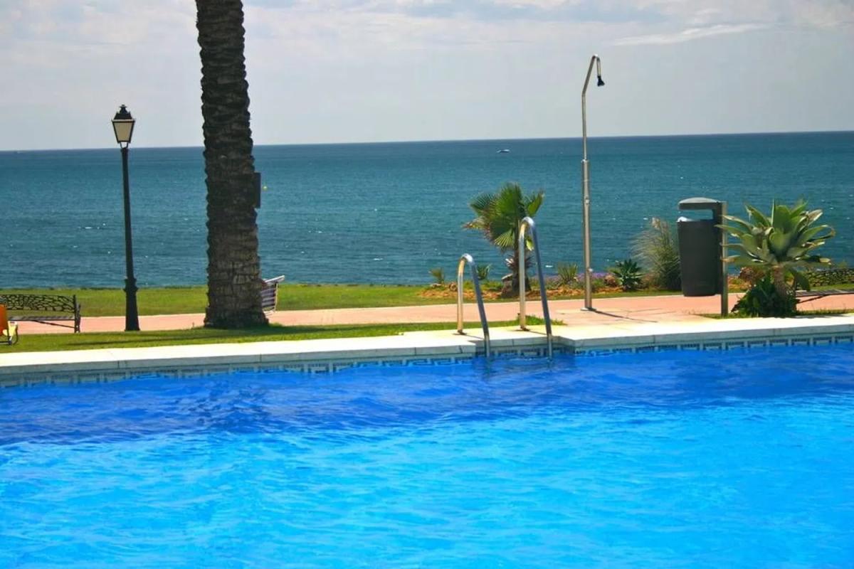 Sale of studio in Carretera N-340, 42, Estepona photo 2