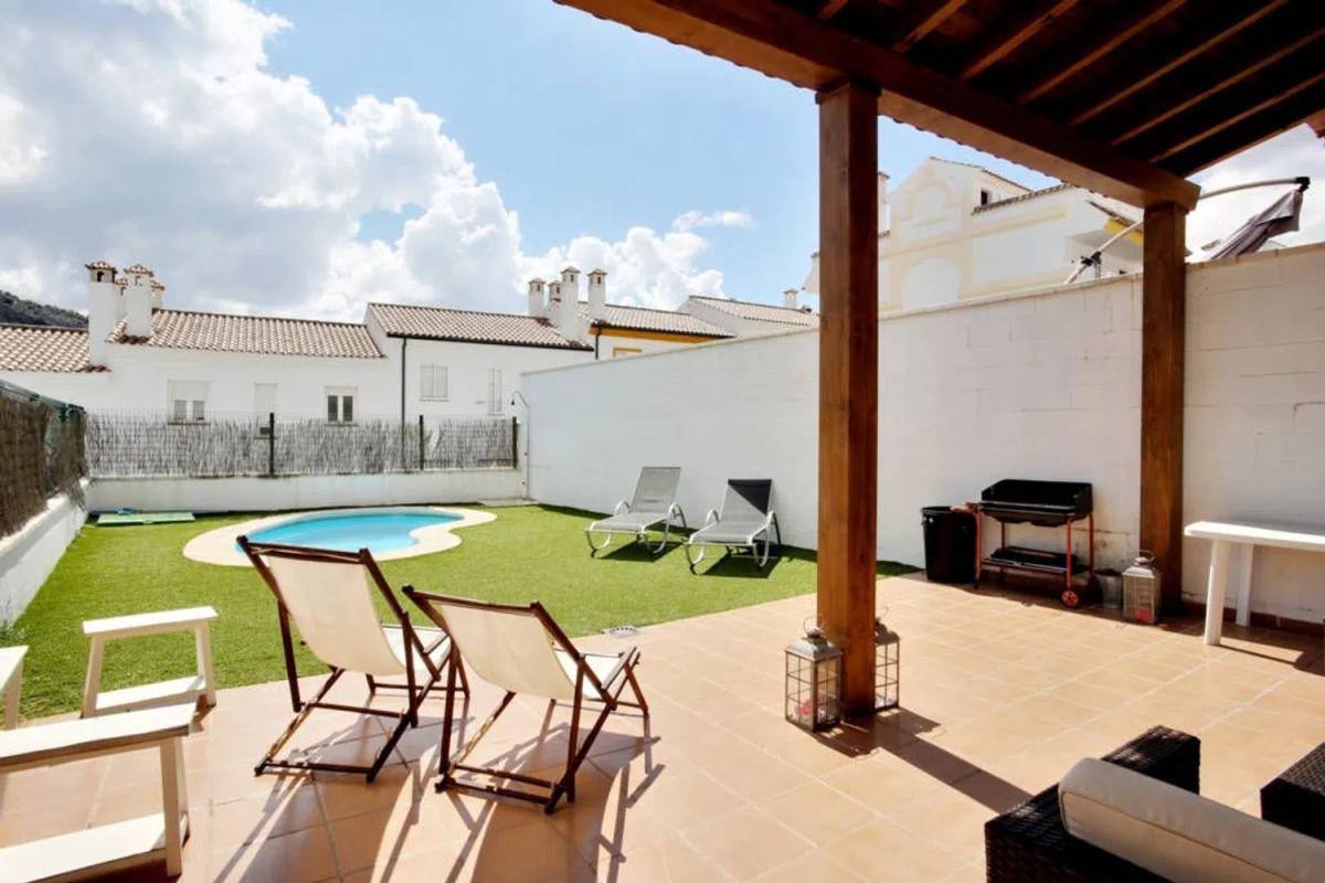 Chalet pareado en terreno ur-3, 4, Montejaque
photo 2