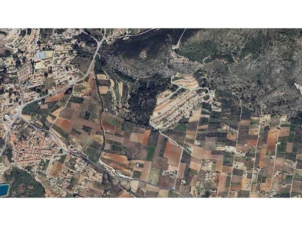 Terreno en Urbanización la Almazara photo 1