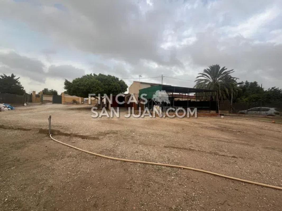 Terreno en venta en Mutxamel, Alicante photo 1