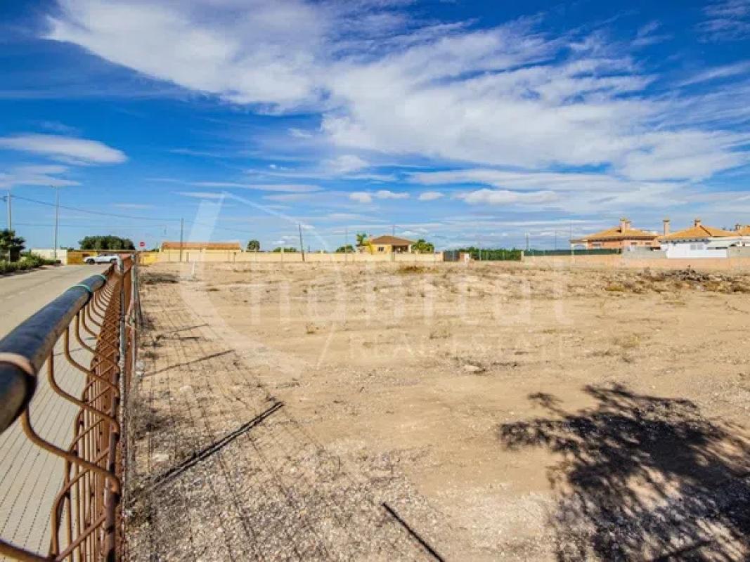 Terreno en venta en Los Montesinos, Alicante photo 2