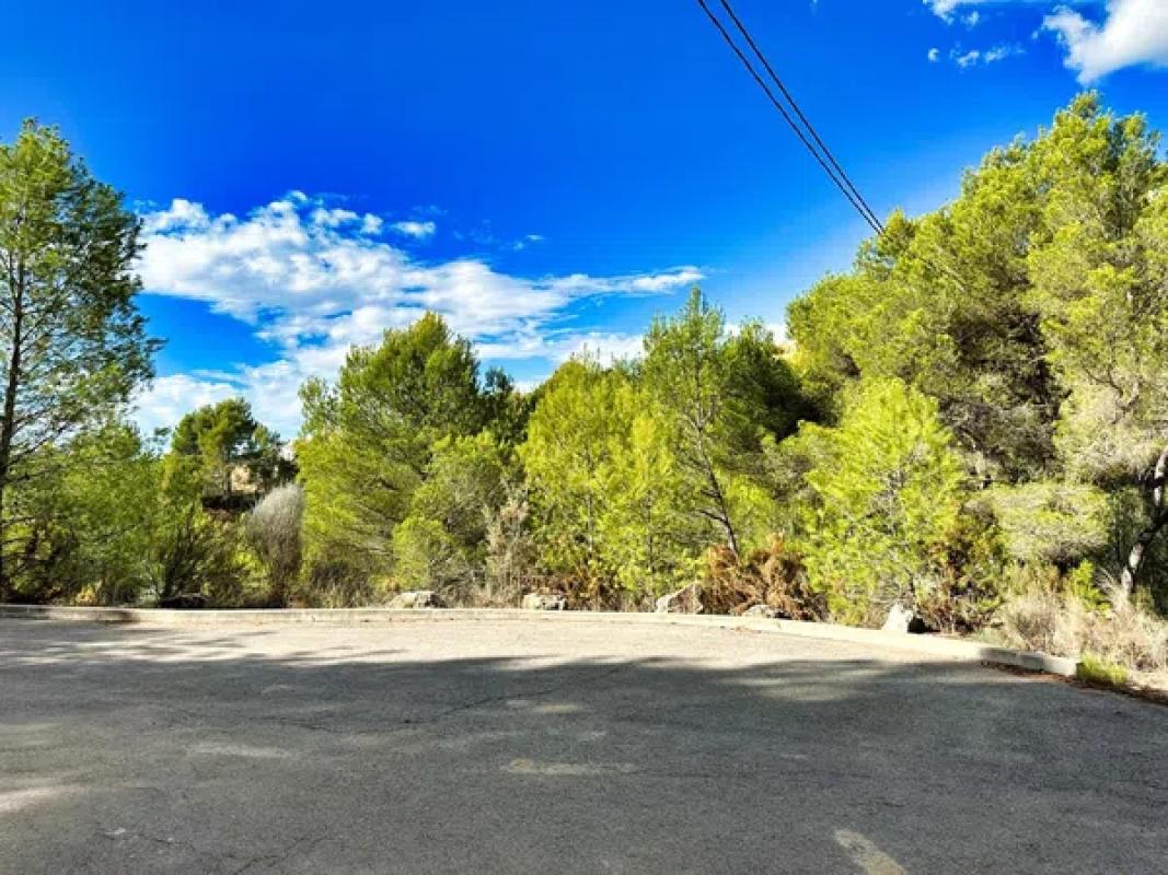 Terreno en venta en Callosa d''En Sarria, Alicante photo 1