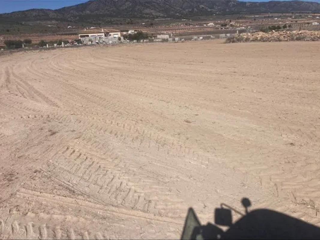 Terreno en venta en Pinoso, Alicante photo 1