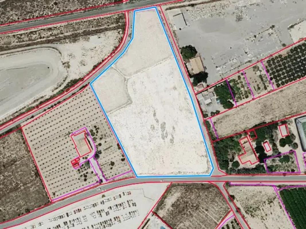 Terreno en venta en Elche / Elx, Alicante photo 1