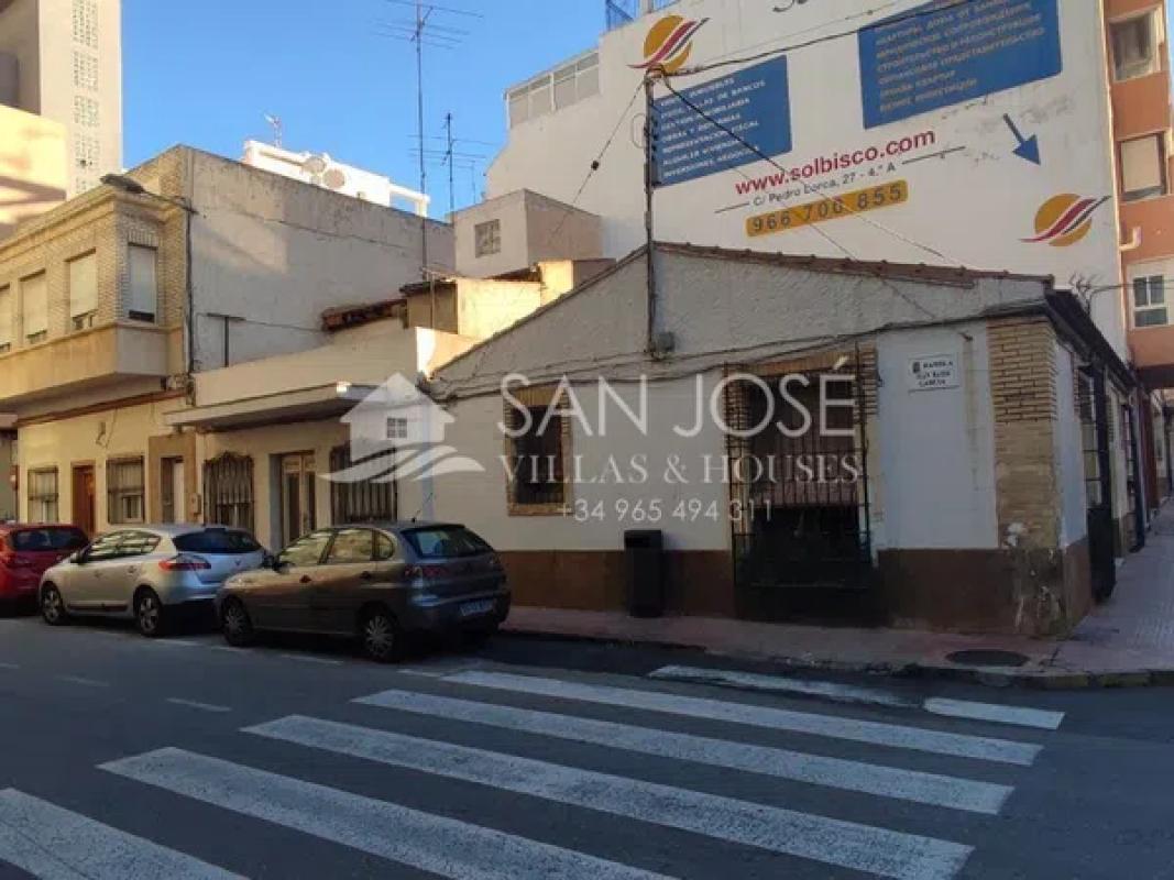 Terreno en venta en Torrevieja, Alicante photo 1