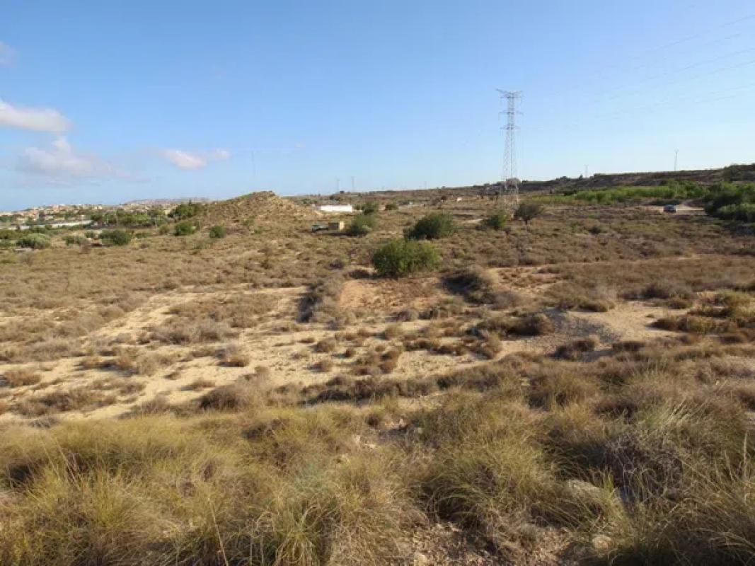 Terreno en venta en Mutxamel, Alicante photo 1