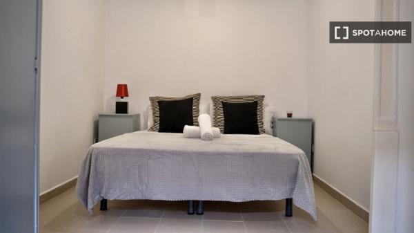 Habitación en piso compartido en barcelona. photo 4