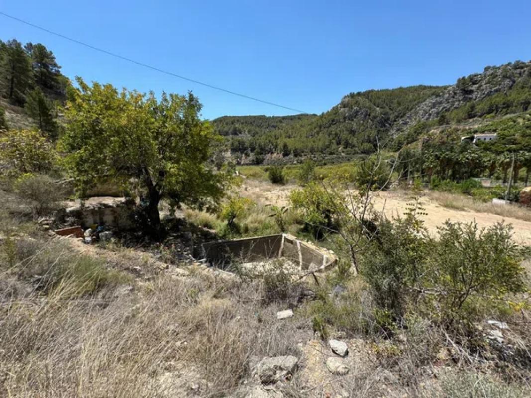 Terreno en venta en Callosa d''En Sarria, Alicante photo 2