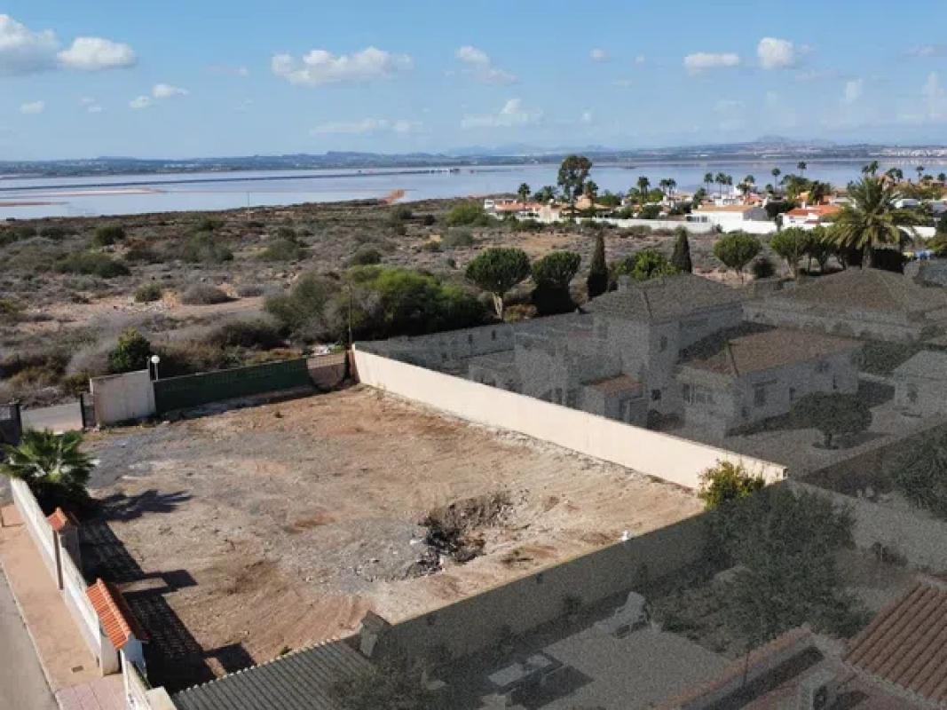 Działka na sprzedaż w Torrevieja, Alicante photo 1