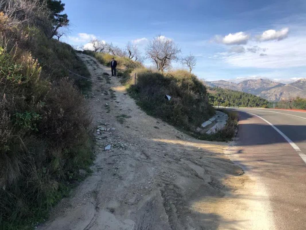 Land for sale in Benimantell, Alicante photo 1