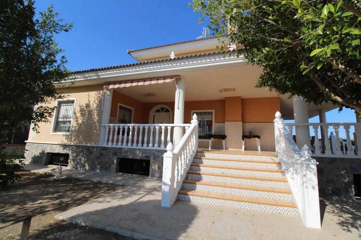 Propiedades en venta y alquiler en España photo 1