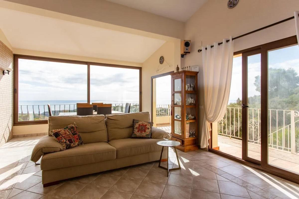 Properties for sale and rent in Spain photo 5