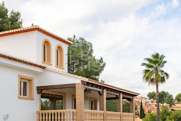 Casa independiente en avenida Alcoia Numero 9 photo 3