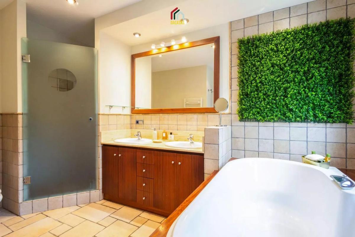 Properties for sale and rent in Spain photo 5
