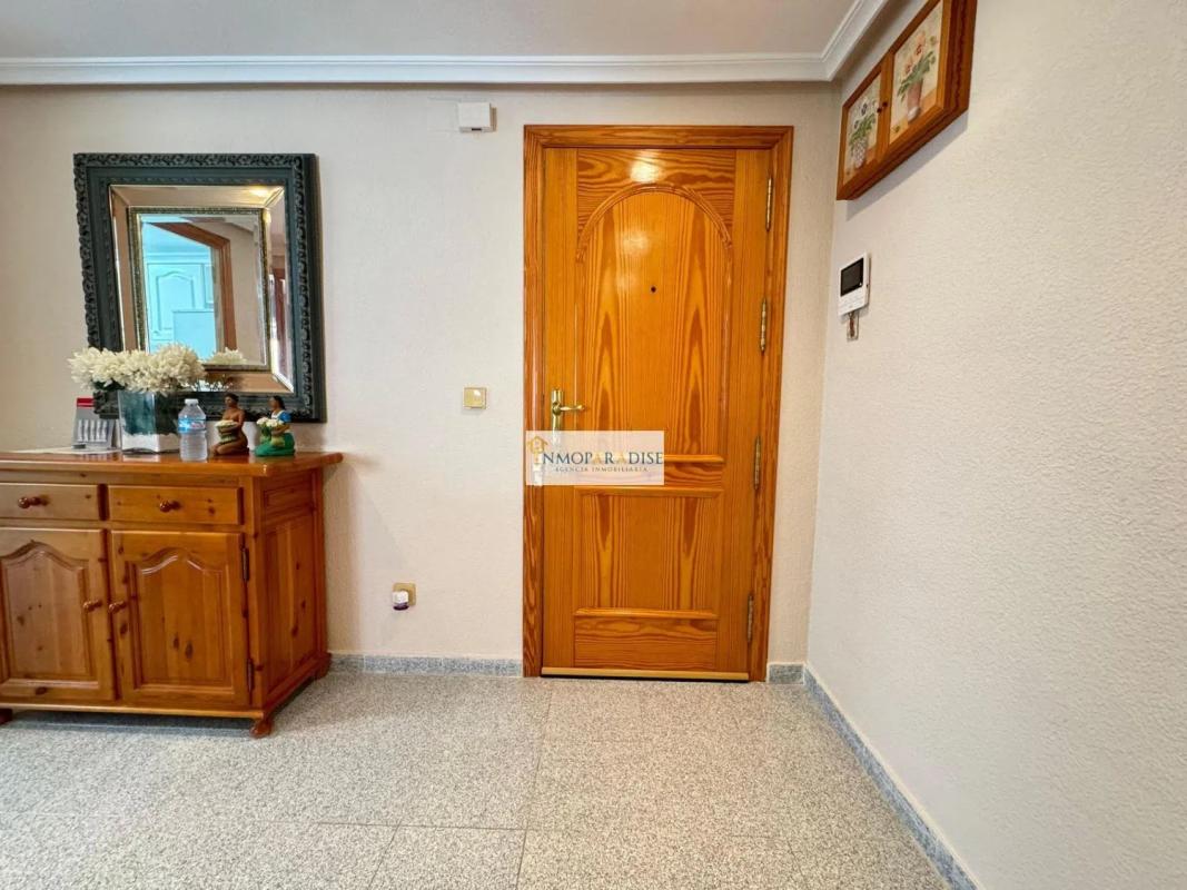 Sale of apartment in Calle de Colón, El Campello
photo 1