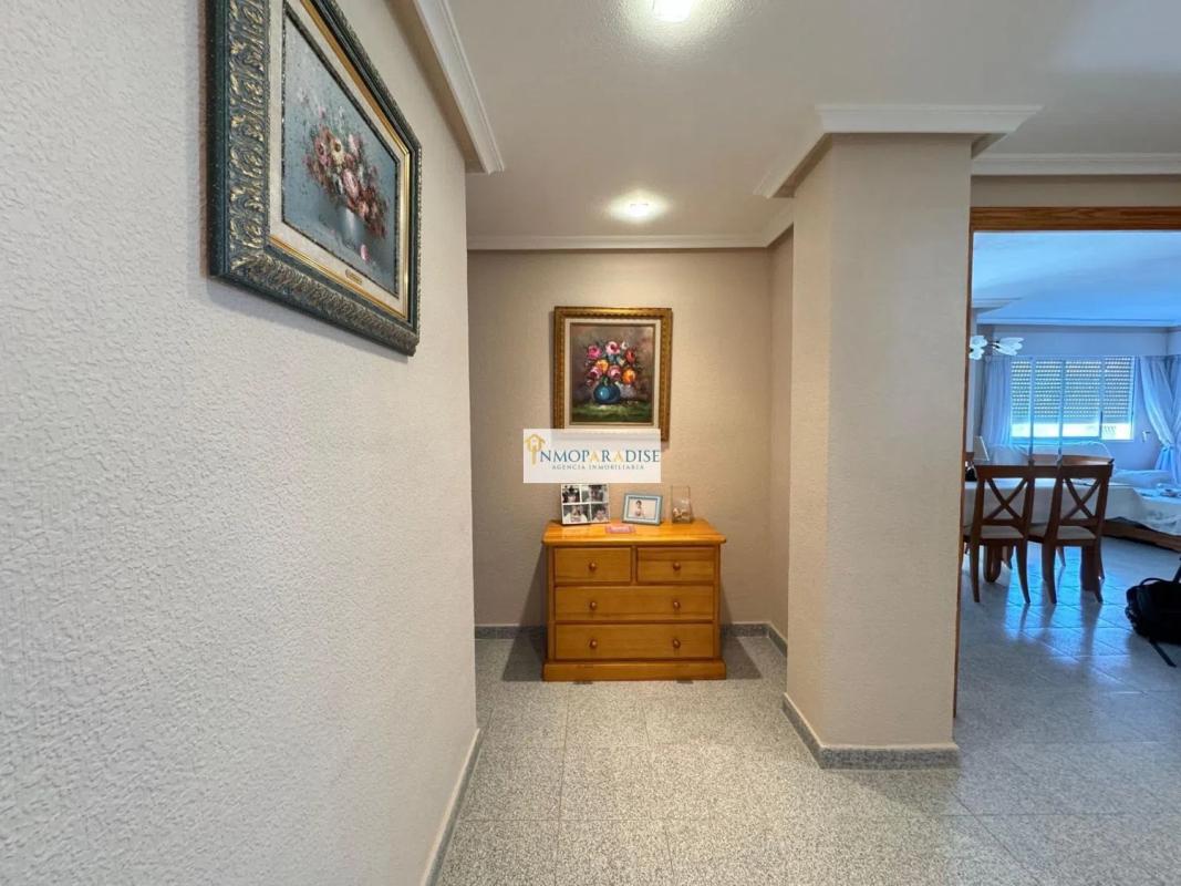 Sale of apartment in Calle de Colón, El Campello
photo 2