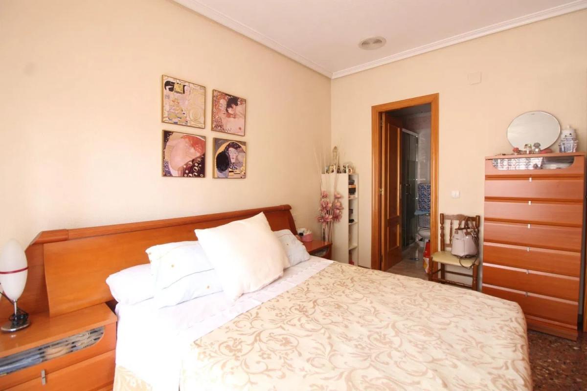 Sale of apartment in Calle Milagros Maestre Esteve, Elda
photo 1