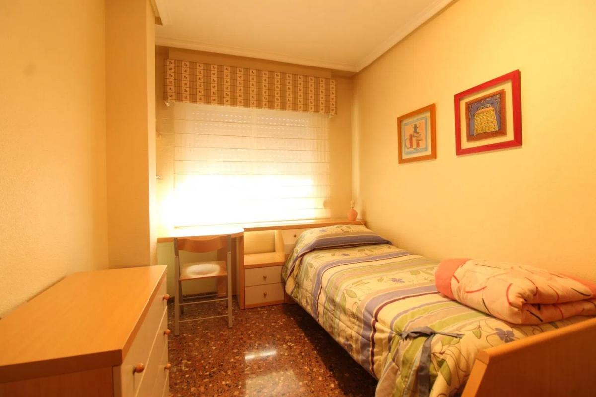 Sale of apartment in Calle Milagros Maestre Esteve, Elda
photo 3