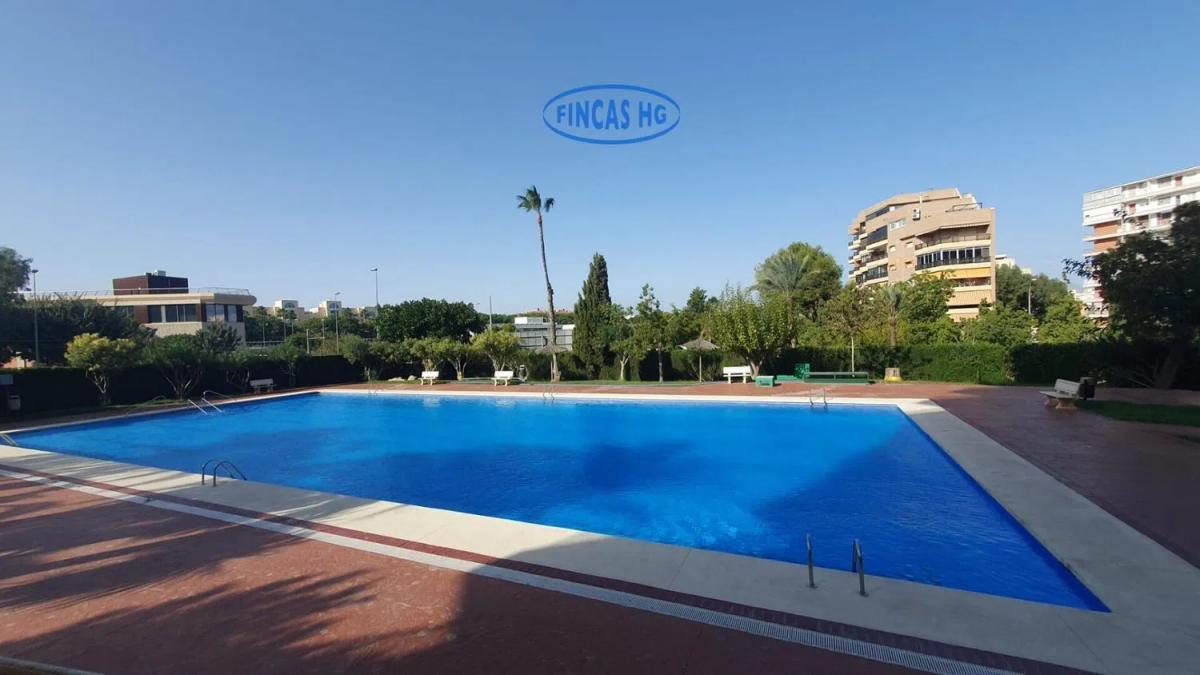 Sprzedaż mieszkania w Barrio Playa de San Juan, Alicante / Alacant
photo 1
