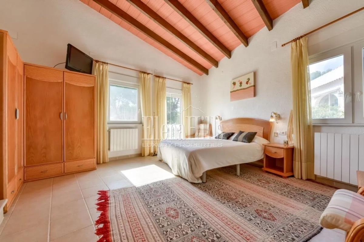 Properties for sale and rent in Spain photo 2