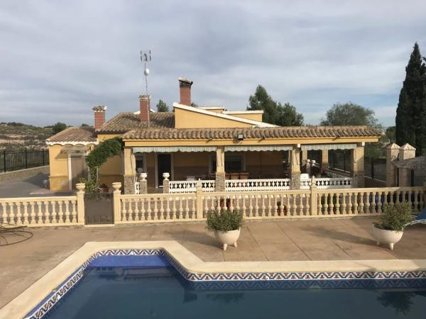 Chalet independiente en venta en , Crevillente photo 1