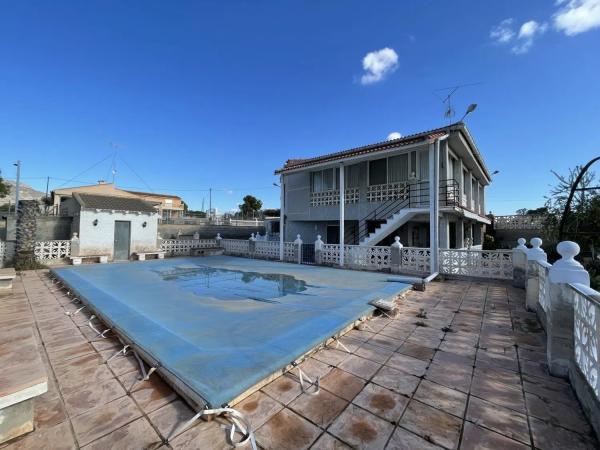 Chalet independiente en venta en , Crevillente photo 1