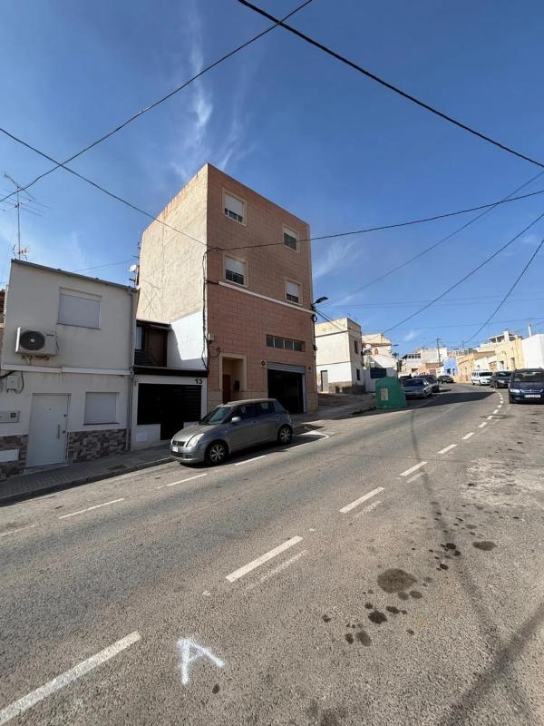 Propiedades en venta y alquiler en España photo 2
