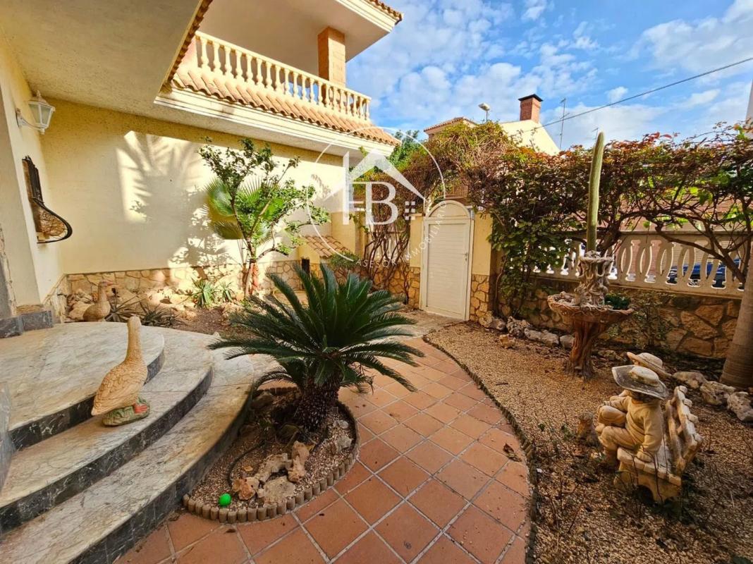 Sale of independent chalet in Centro, Mutxamel
photo 5