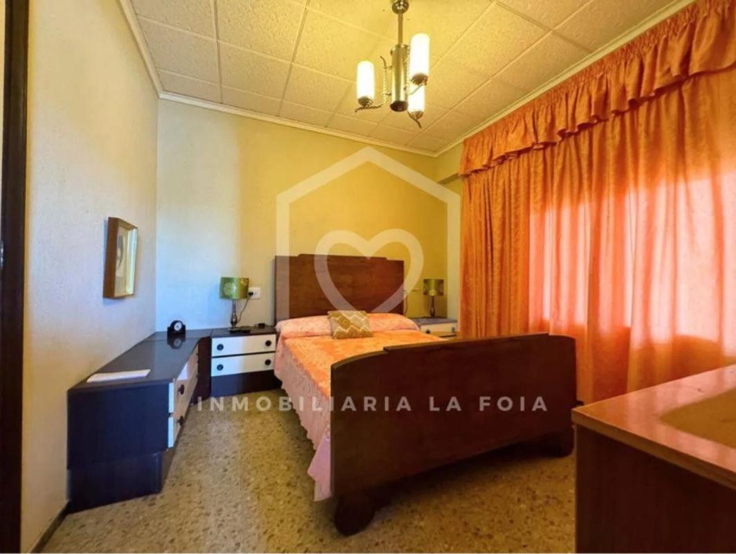 Продажа отдельного шале в , Иби photo 1