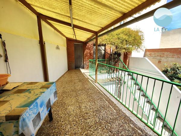 Casa independiente en calle Reyes Católicos thumbnail 2