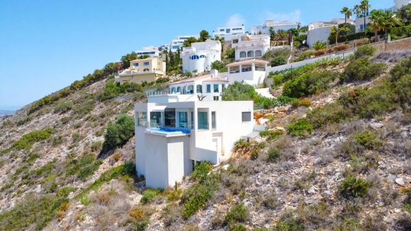 Detached villa for sale in Cumbre del Sol, Benitachell thumbnail 1