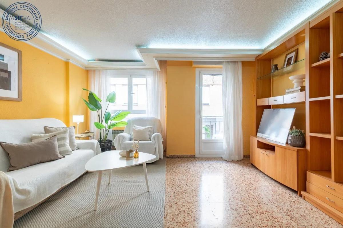 Sale of apartment in Calle del Cap. Postigo, Villena
 photo 2