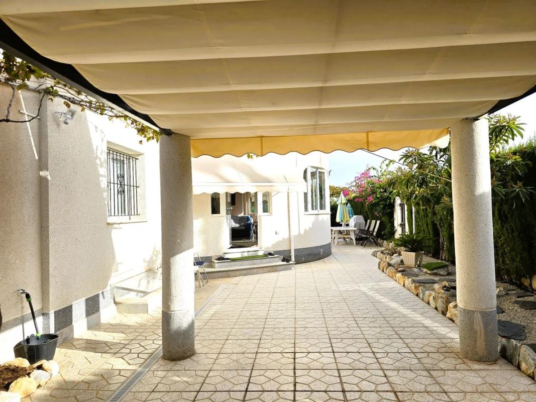 Properties for sale and rent in Spain photo 2