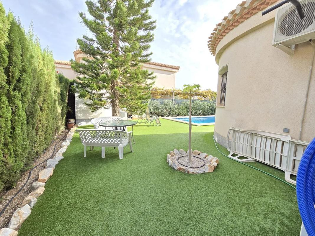 Properties for sale and rent in Spain photo 3