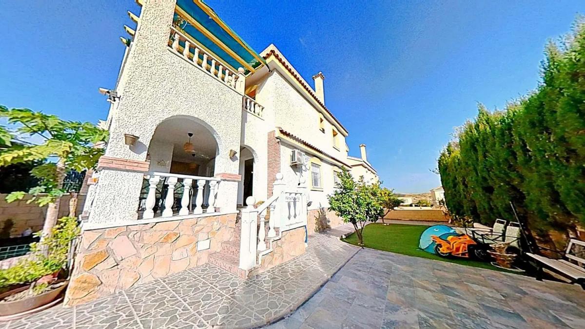 Продажа отдельного шале в , Монфорте-дель-Сид photo 1