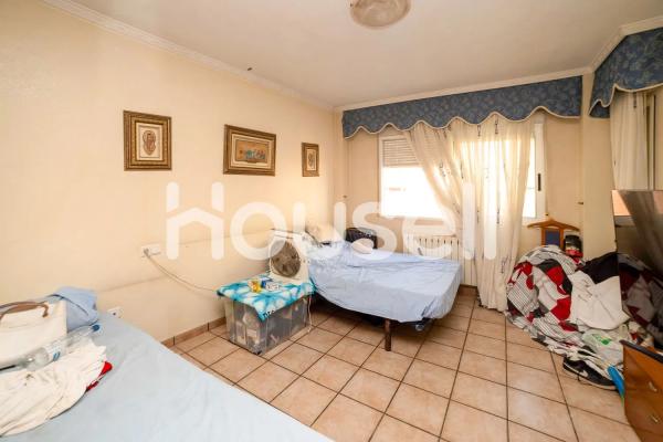 Chalet independiente en venta en  Calle Joaquín Chapaprieta, Torrevieja photo 2