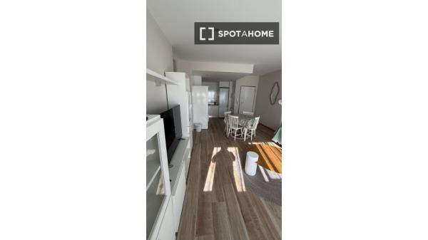 Habitación en piso compartido en Almería thumbnail 2