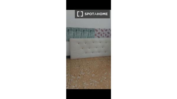 Habitación en piso compartido en L'Hospitalet de Llobregat. photo 4