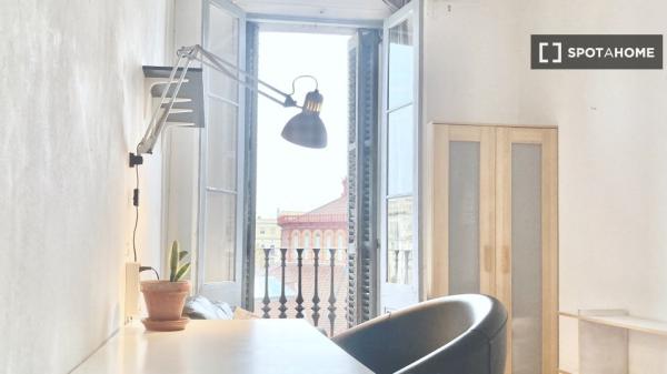 Habitación en piso compartido en barcelona. thumbnail 2