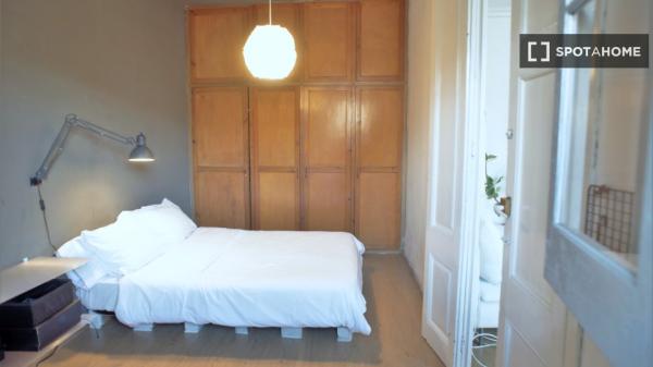 Habitación en piso compartido en barcelona. photo 1