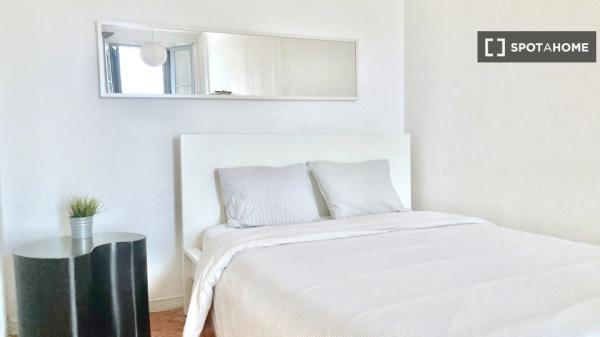 Habitación en piso compartido en barcelona. photo 4